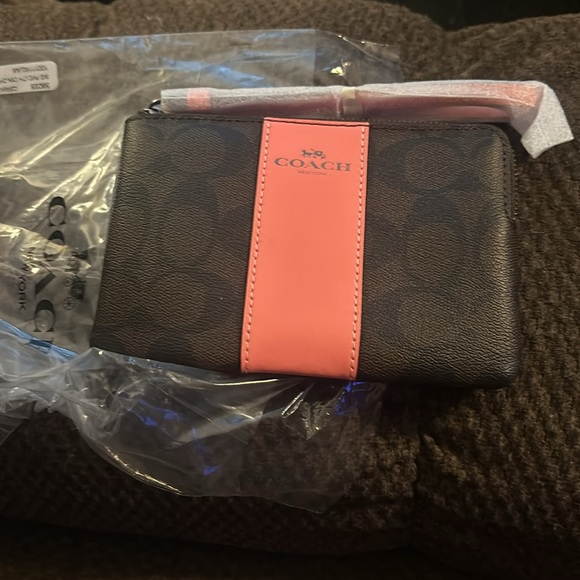 NWT COACH Corner Zip Wristlet in Signature Canvas - Picture 3 of 8